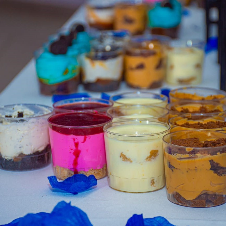 Variedad postres y salados para Venta